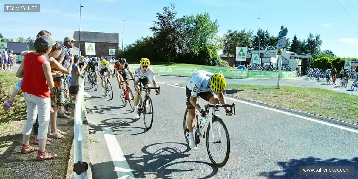 ⚽ 全球赛事盛宴，每一脚都点燃热血！🔥